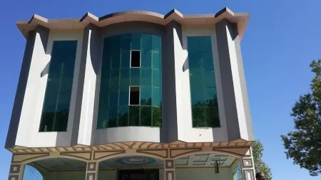 Al Ghazi Hotel and Restaurant Отели в г. Surasi