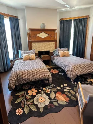 4-bedroom house in historic downtown Xenia w/WiFi, AC. Book your stay now!