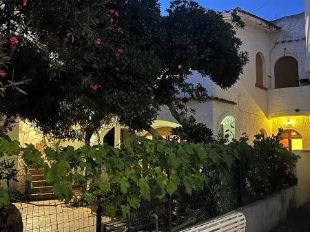 House with garden with 2 bedrooms, 2 bathrooms, 50 meters from Beach