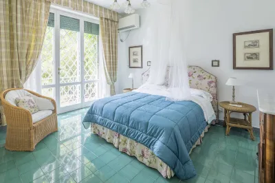 Luxury Villa with Swimming pool at 700 meters from the sea