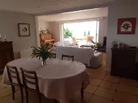 Charmante Villa 4 Chambres, Piscine et Superbe vue Hotels in Éguilles