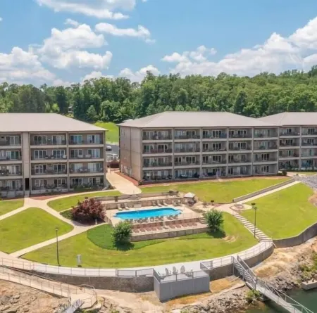 Smith Lake Condo with Pool 3bd/2bath