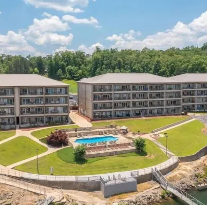 Smith Lake Condo with Pool 3bd/2bath