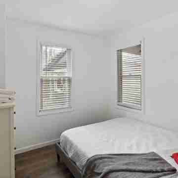 3 Bedroom Retreat Steps from the AC Boardwalk! Unbeatable Location!! Rooms