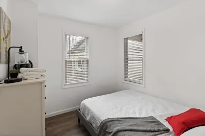 3 Bedroom Retreat Steps from the AC Boardwalk! Unbeatable Location!! Hotels near Absecon Lighthouse