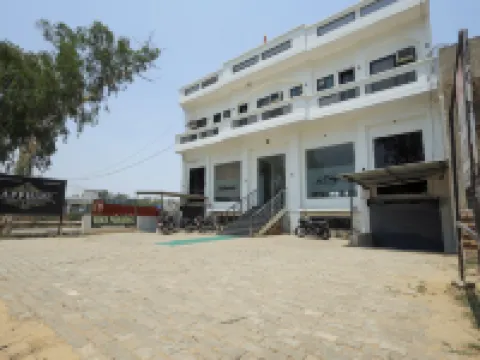 Sapphire Hotel & Banquet Hotels in Jind