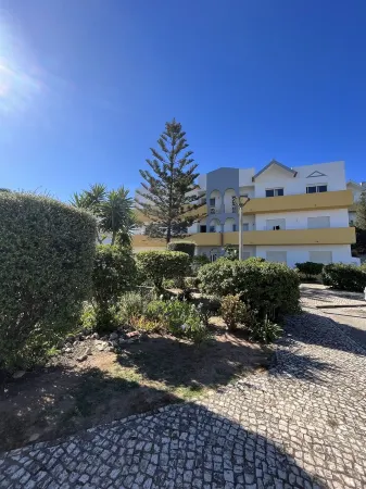 Charming Salema – Family-Friendly Apartment by the Beach