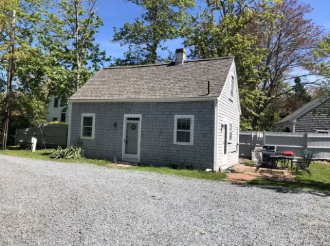 Charming 18th century cottage with its own beachfront on Scargo Lake near bay