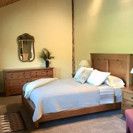 Riverfront Cabin Отели в г. Бигфорк