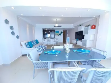 Beautiful 2-bedroom condo in fabulous Guayacanes with WiFi, AC