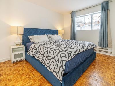 Spacious & Quiet 3 BDR Apt /15 mins to DT &Parking