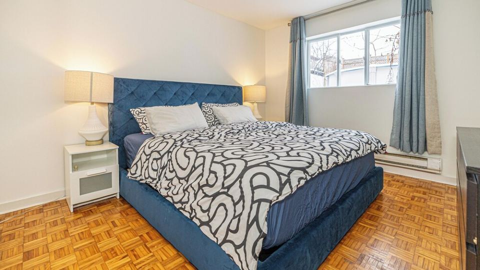 Spacious & Quiet 3 BDR Apt /15 mins to DT &Parking