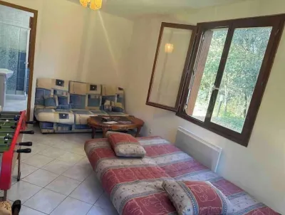 Vaste Villa au Coeur de la Pinède Hotels near Siblu village