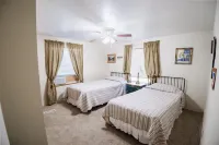 Death Valley Double Suite 3-bedroom house with WiFi, AC