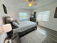 Waterfront Retreat 4 BR, 3 BA screened & heated pool, gorgeous canal views Hotel a Rotonda West