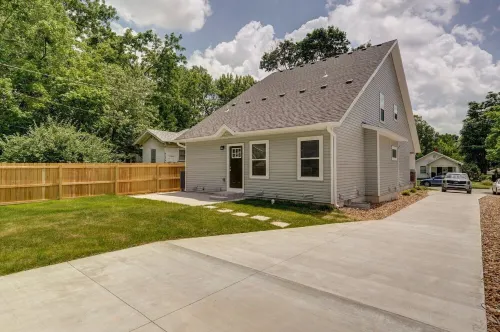 Brand NEW Spacious 5-bedroom house in awesome Springfield near MSU and Mercy - Homestays