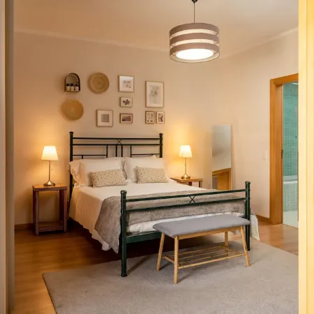 Golf, beach, country and city. Central and modern for up to 5 guests