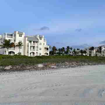 Paradise Point Ocean and Pool View 2 King Beds Hotel Exterior