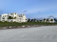 Paradise Point Ocean and Pool View 2 King Beds