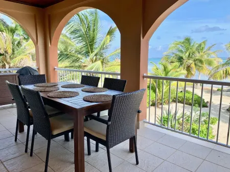 Breathtaking 2 bedroom/2 bath second-floor Oceanfront condo. Отели в г. Ambergris Caye