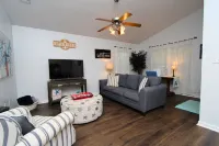 Annie's Cottage- A Peaceful Summer Getaway in Bay St. Louis!  Adjustable Queens