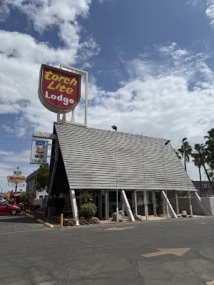 Torch Lite Lodge - Motels