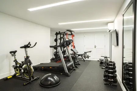 Villa DelEvan 4E / Beachfront 6 bedroom house on the Grace Bay Beach,