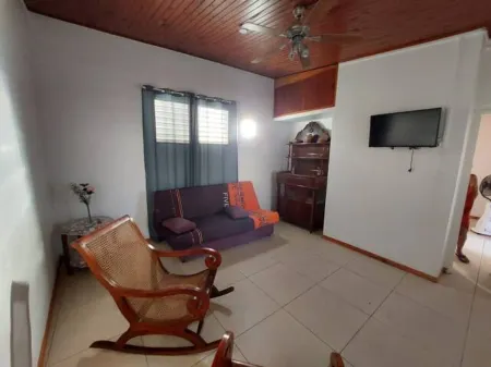 Downtown St Pierre in the North Caribbean, 5 minutes from the beach on foot Отели в г. Сен-Пьер