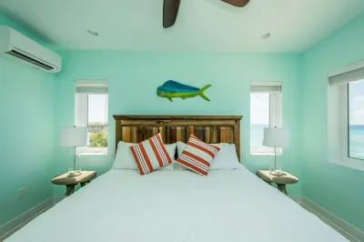 Luxury Penthouse!! Courtesy SUV Included, PaddleBoards, Bikes, Chairs & More! Hotels near Turks and Caicos National Museum