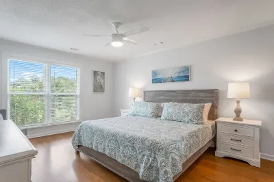 Casa De Chill - Quiet 4 BR w/ Golf Course and Partial Ocean View