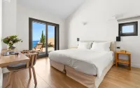 Luxury Villa with Sunset Pool, Tennis & Beach Volley – Ideal for Large Families!