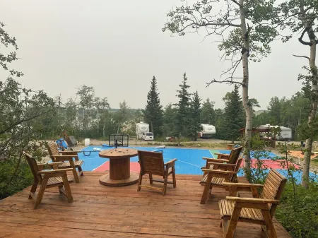 Payne Lake Wilderness Huts - Grizzly Basin Отели в г. Кардстон Каунти