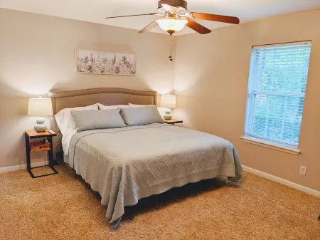 Little Getaway Paradise on the Golf Course w/Resort Amenities!