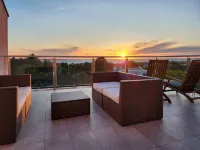Penthouse with unobstructed sea views