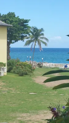 Romantic  getaway on Jamaica's beautiful Northcoast .