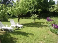 Charming gite in a small village with swimming pool Hotel a Vaureilles