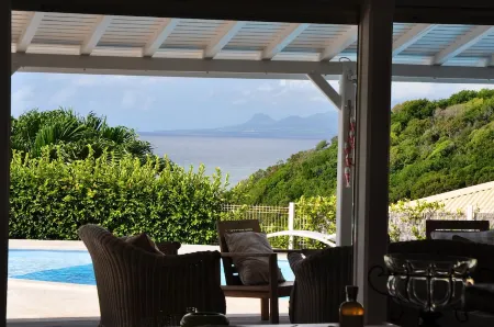 villa MAGAR standing overlooking the sea Pool and Jacuzzi