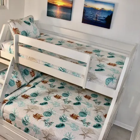 Seacret Hideout - Bayside - 1 block to beach, Seacrets and more.