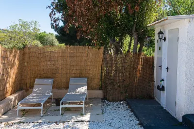 Grand Seaview Retreat - walk to the beach Hotels near Peraia Square