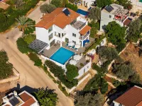 Luxury Villa With Large Private Pool And Sea Views