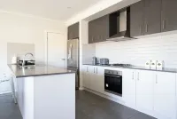 Cosy beautiful modern house close public transport and shopping mall