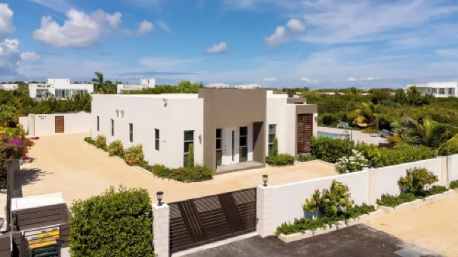 Special Discount, Turks Haven Villas Luxury 1Br Suite, 2Mins Walk to the Beach!!