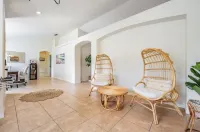 Entire home, Heated Pool, Lake view and Gazebo! Hotels in Riverview