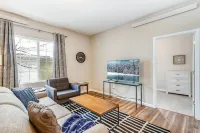 Beautiful 2-Bedroom Park View