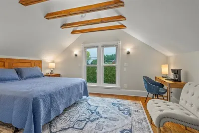 Cedar Falls Gem: Vintage Home With Modern Comforts Near Historic Downtown! Các khách sạn ở 