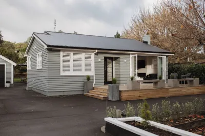 The Doctors Villa Waikanae Hotels in 