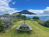 Classic Kiwi Bach In Blissful Urquhart Bay - Relax and Recharge Hotels in Whangarei Heads