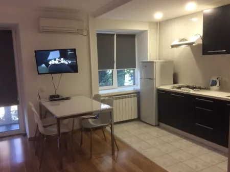 Studio apartment near Gulliver Отели рядом с достопримечательностью «Андреевский спуск»