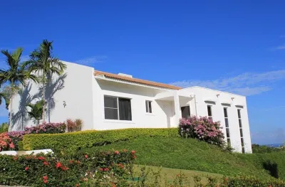 VillaTracey! Gorgeous Sosua 5BR5Ba8Bed OcnView Walk 2 Town Beach, Pool Jacuzzi Hotel a 
