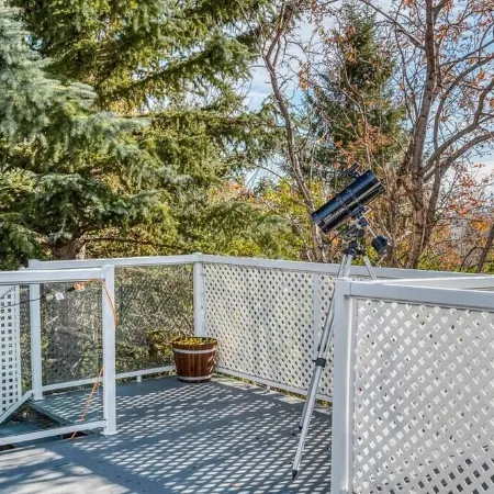 Boho Retreat w/King Bed on Bow River Pathway Отели рядом с достопримечательностью «Парк Боунес»